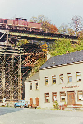 Bau der Behelfsbrücke am alten Hainersdorfer Viadukt.