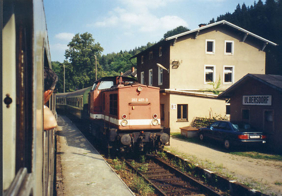 Heute nur noch ein Eingleisiger Haltepunkt, der Bahnhof Ulbersdorf 1995