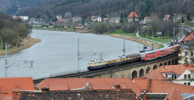 Auch die Rückfahrt wurde festgehalten, ein Rheingold kommt ja nicht so oft ins Elbtal. Leider mit zeitlich unpassendem Gegenverkehr, wieder Königstein. 31.03.12