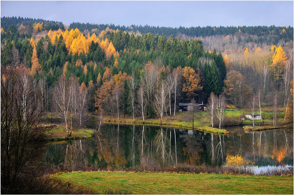 Der erste Blick, den die zukünftigen Reisenden dann auf linker tschechischer Seite erhaschen können präsentiert sich im Herbst so.