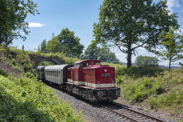 Auch andere Fotografen waren wieder an der Strecke, vielen Dank für die zugesandten Bilder! 112 481 an einer kleinen Steinbogenbrücke kurz vor Neustadt / Sachsen, Foto: Stefan Tschulik, 27.06.2020