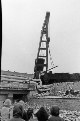 Bergung der verunglückten 52 8059 mit Hilfe eines Eisenbahndrehkrans (EDK).