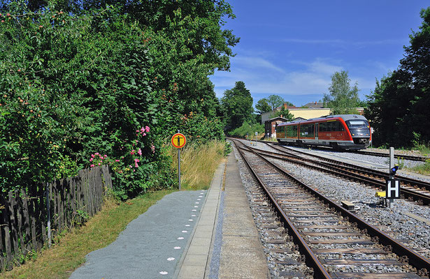Einfahrende Regionalbahn von Dolni Poustévna in Sebnitz.