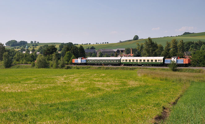 Vorbei an Langenwolmsdorf mit der Dorfkirche im Hintergrund geht es Richtung Stolpen und Pirna. 04.06.11, 16:22 Uhr