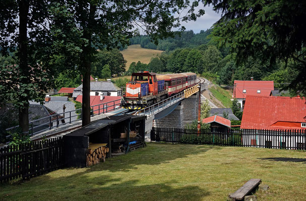 714 027-0 Mikulášovice - Rumburk auf der neu gebauten Brücke in Brtníky (siehe Vergleich zu Bild Nr. 38), 01.07.18