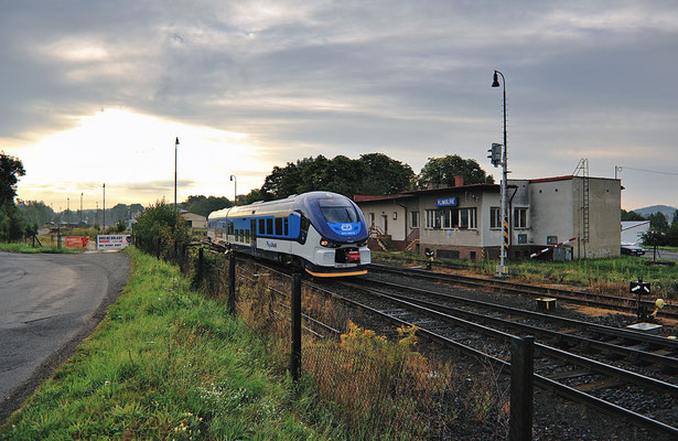 Ausfahrt des Regio Shark 844 029-9 nach Mikulášovice dolní nádraží.