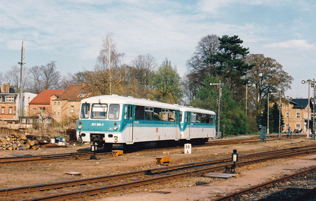 Ausfahrt eines LVT 772 in Neustadt nach Pirna.