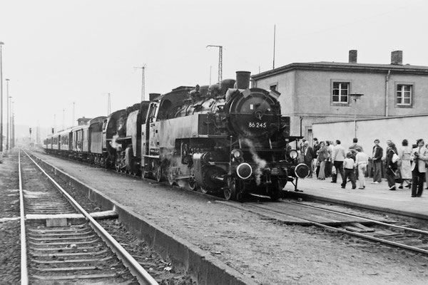 86 245 mit Sonderzug in Pirna.