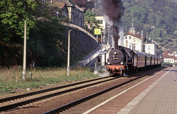 38 1182 bei Pendelfahrten zwischen Dresden und Bad Schandau in Königstein. Dresdner Dampfloktreffen 1996, Foto: Jürgen Vogel.