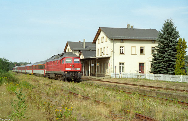 232 519 mit EC 175 in Richtung Pirna. 05.08.03  Foto: Archiv Kay Baldauf. 