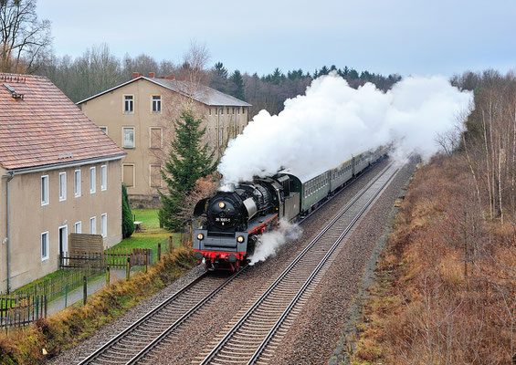 35 1097 mit Sonderzug Leipzig-Görlitz durcheilt mit V-max Arnsdorf, 15.12.13