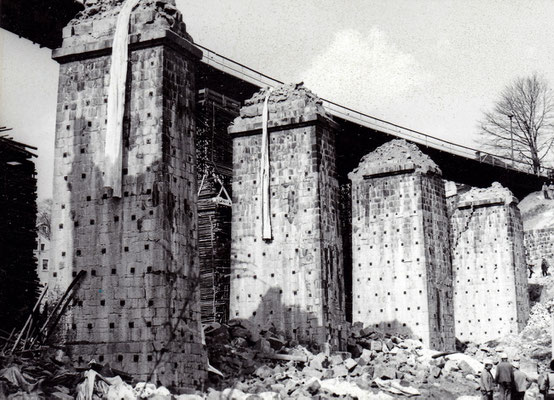 Zustand nach Sprengung aller Bögen des Sebnitzer Stadtviaduktes. Der Bau des neuen Viaduktes sollte bis zum Sommer 1989 andauern. Februar 1986, Foto: Archiv Sven Kasperzek.