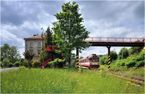 854 213-6 im Bahnhof Dolni Poustévna. 15.06.2013