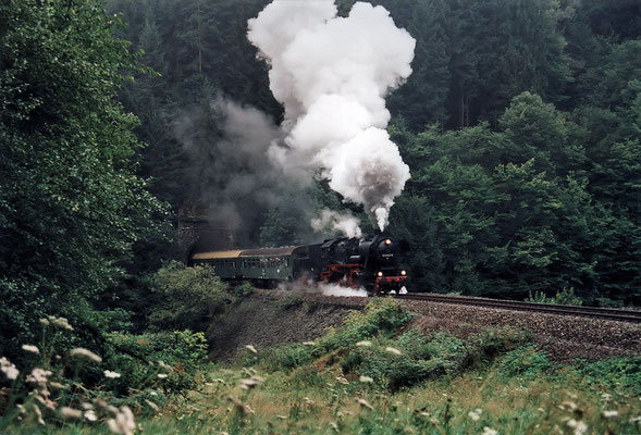 "...kummt ihr Leute, schiebt ä bissel..." Gleich ist´s geschafft. Dampfsonderfahrt kurz vor Ulbersdorf, Okt. 1997. Text & Foto: Archiv Axel Förster, digitale Aufbereitung: J. Vogel