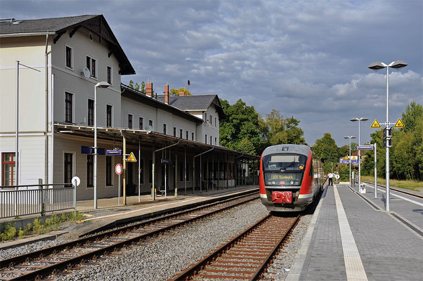 ... wo wir nach rund 12 Stunden abwechslungsreicher Rundreise wieder aufschlagen und unseren Nationalparkbahn-Desiro in die schöne Abendstimmung gen Rumburk verabschieden.