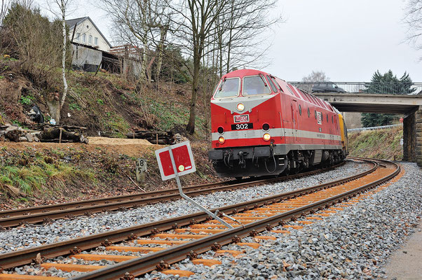 229 173, vorn das neue Gleis mit Gleissperre Richtung Dolni Poustévna. 11.12.2013