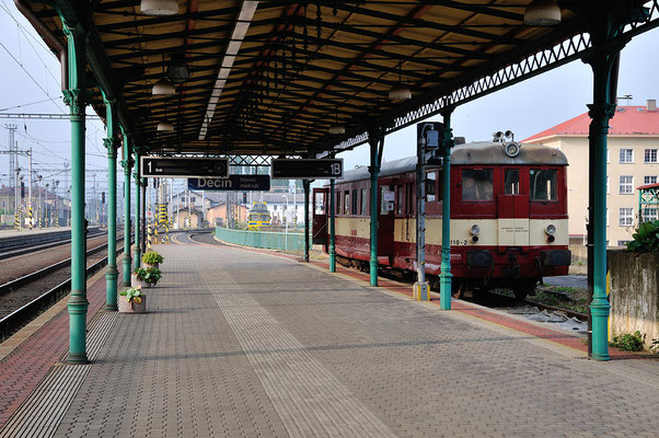 831 110-2 als Ausflugszug nach Telnice im Bahnhof Decin. 06.07.2013