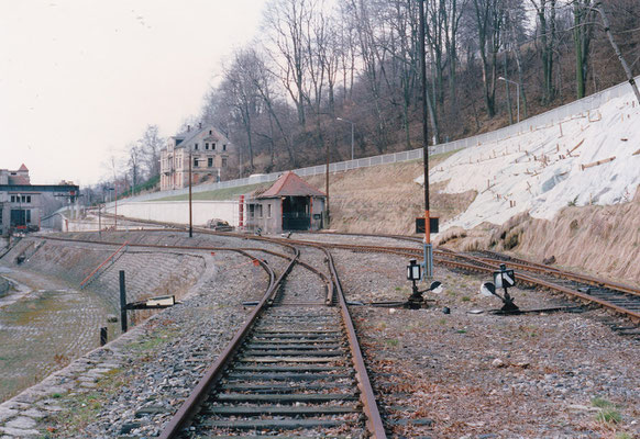 Bis 1970 wurden in Sebnitz Autodrehkrane gefertigt. Blick in das Betriebsgelände mit den Gleisanlagen.