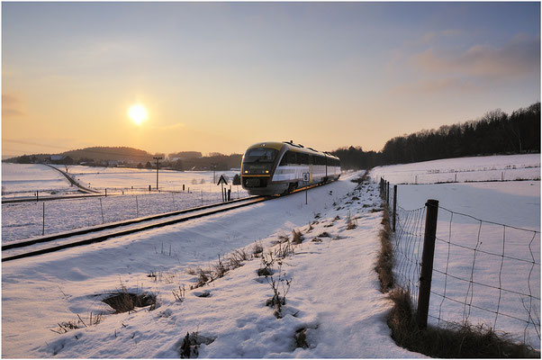 Man musste ja schon befürchten das es in diesem Winter keinen Schnee mehr gibt. Im Februar reichte es dann doch noch für ein Winterbild aus dem verschneiten Krumhermsdorf mit Städtebahn nach Bad Schandau. ISO 100, BW 16mm, F/7.1, 1/800 sek. 05.02.12