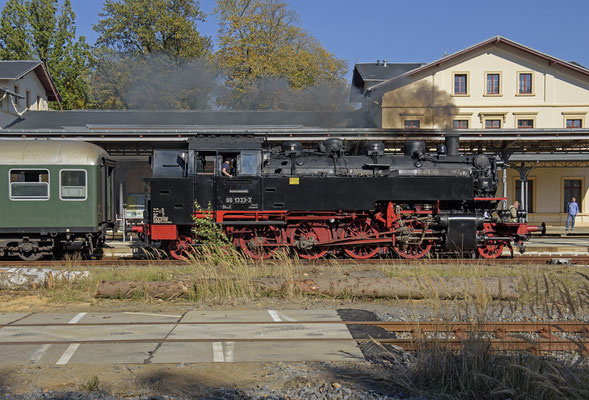 Für 86 1333 war in Neustadt leider schon Schluss. Wegen der großen Waldbrandgefahr in Tschechien bzw. wegen eines bereits ausgebrochenen Waldbrandes bei Rosenthal-Bielathal durfte der Dampfer nicht weiter nach CZ. 13.10.18