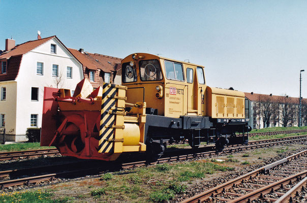 Die über viele Jahre in Neustadt stationierte Schneefräse in der Farbgebung wie sie bis 2013 hier anzutreffen war. 