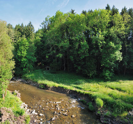 Im Sebnitztal sind die Schäden des Hochwassers vom August 2010 noch überall sichtbar, wie hier bei Ulbersdorf wo das Wasser große Erdmassen mitgerissen hat. 05.06.11