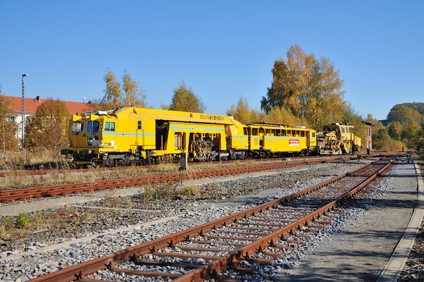 Mitte Oktober gab es auf den Strecken Neustadt - Pirna und Neustadt - Bad Schandau recht umfangreiche Gleisbauarbeiten. In Neustadt / Sachsen konnte der Stopfexpress beim Rangieren abgelichtet werden. 20.10.2012