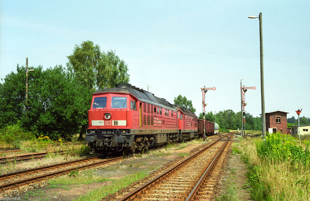 232 611 & 232 688 Einfahrt mit Gz in Dürrröhrsdorf aus Richtung Arnsdorf. 05.08.03  Foto: Archiv Kay Baldauf. 