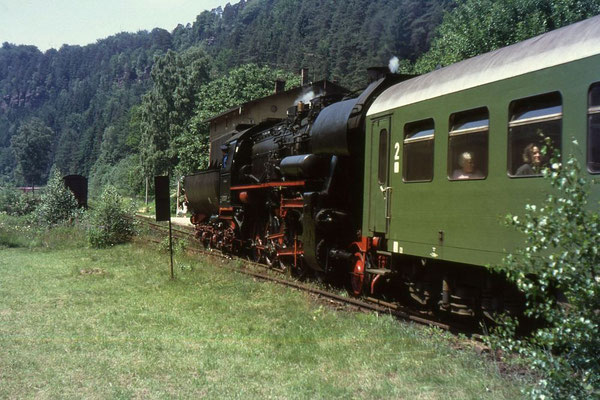 Einfahrt für 52 8200 in den Bahnhof Goßdorf-Kohlmühle, Foto: Andreas Matschke