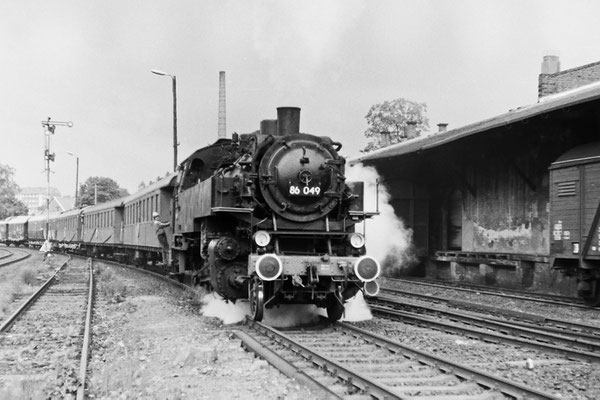 86 049 mit Sonderzug in Sebnitz.