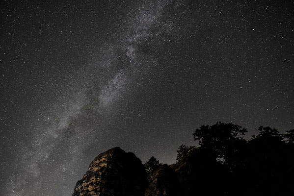 Sternenfotografie auf der Bastei. Schauen und genießen, der Blick in die Milchstraße ist Atemberaubend. 