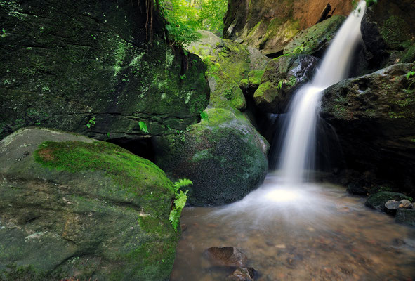 Kleiner Wasserfall oberhalb des Amselfalls nahe Rathen. 