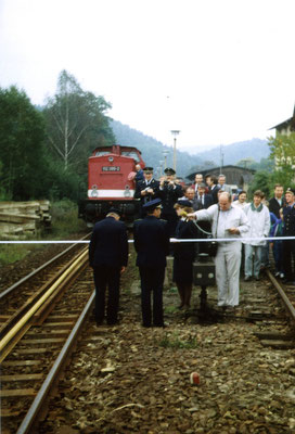 Eröffnung der neuen Carolabrücke am 30.09.1990 - der erste Zug, Bf Rathmannsdorf. Text & Foto: Archiv Axel Förster