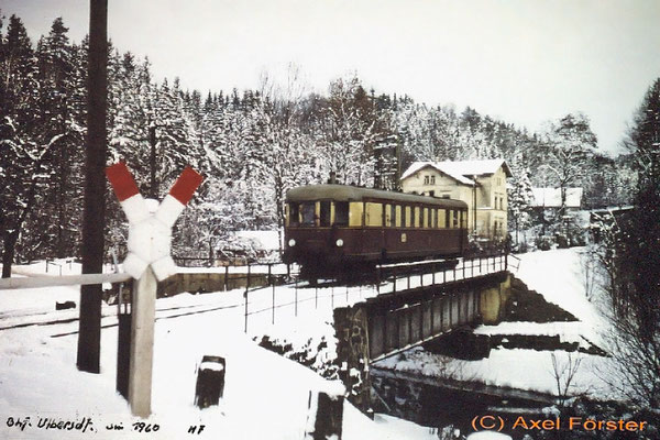 VT 137 bei der Einfahrt nach Ulbersdorf, 1960. Text & Foto: Archiv Axel Förster, digitale Aufbereitung: J. Vogel