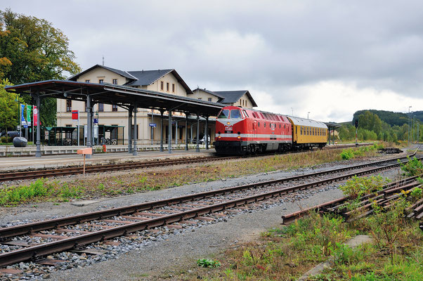 MEG U302 mit Messwagen Pirna-Neustadt in Neustadt / Sachsen, September 2012.