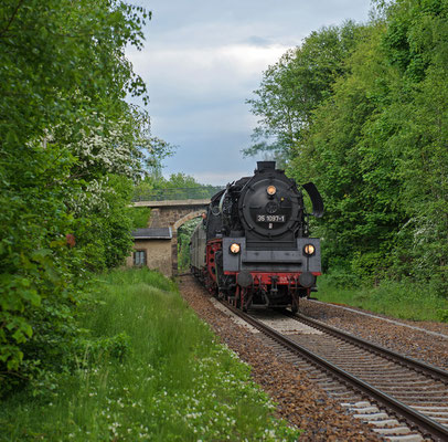 Noch ein Bild des Zuges mit 35 1097 gelang in Neusalza-Spremberg, 23.05.15