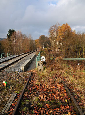 Komplett zu erneuernde rechte Seite der Brücke bei Kilometer 48,2.