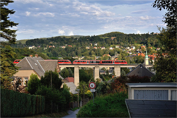 Als Tagesabschluss schauen wir noch zum Stadtviadukt nach Sebnitz auf dem ein Desiro-Doppel nach Decin unterwegs ist. Eine wunderschöne Tour (zum Nachmachen sehr emfohlen) geht zu Ende...