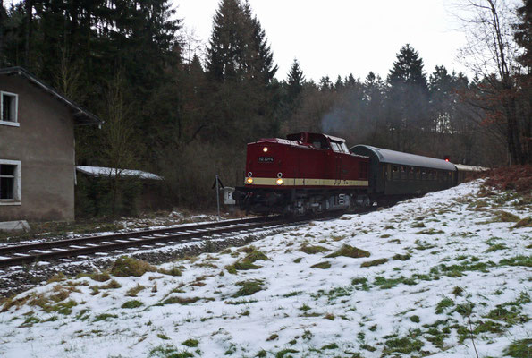 Der Winter hatte schon seine ersten Vorboten geschickt, hier der Zug mit 112 331-4 kurz nach Ulbersdorf, 06.12.2007