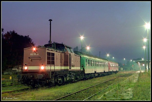 202 751 hat am Bf.Neustadt i.Sa. am 8. Oktober 2000 Dienstschluß. Foto: Archiv Michael Sperl