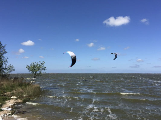 Ferienhaus Wiesenblick in Pruchten - Kitesurfen auf dem Bodden