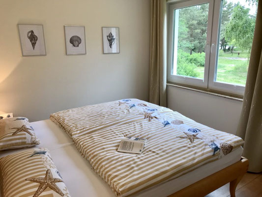 Schlafzimmer 1 mit Doppelbett 180x200