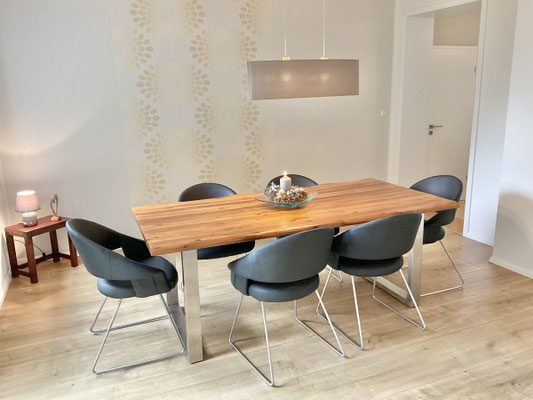 Massiver Akazienholz-Esstisch für 6-8 Personen 