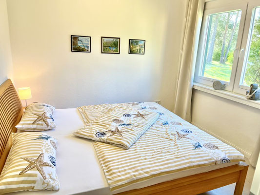 Schlafzimmer 1 mit Doppelbett 180x200