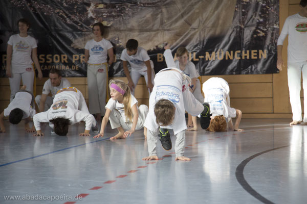 Fotos Und Videos Capoeira In Munchen Maculelê, la danse des bâtons. fotos und videos capoeira in munchen