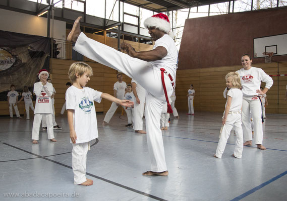 Fotos Und Videos Capoeira In Munchen Capoeira maculele is an international entity that actively works to improve the. fotos und videos capoeira in munchen