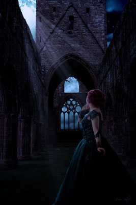 Model: Nicky La Rose / Composing