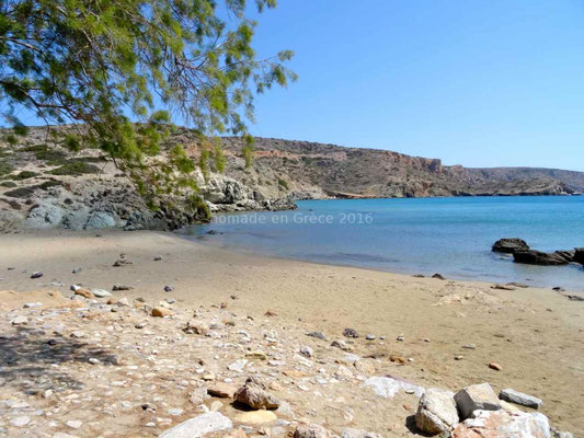 Jolie plage déserte à Itanos