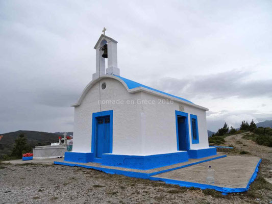 La chapelle au sommet du col