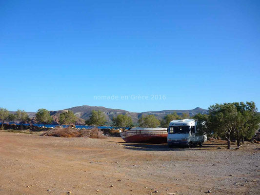 Bivouac sur le port de Kouremenos